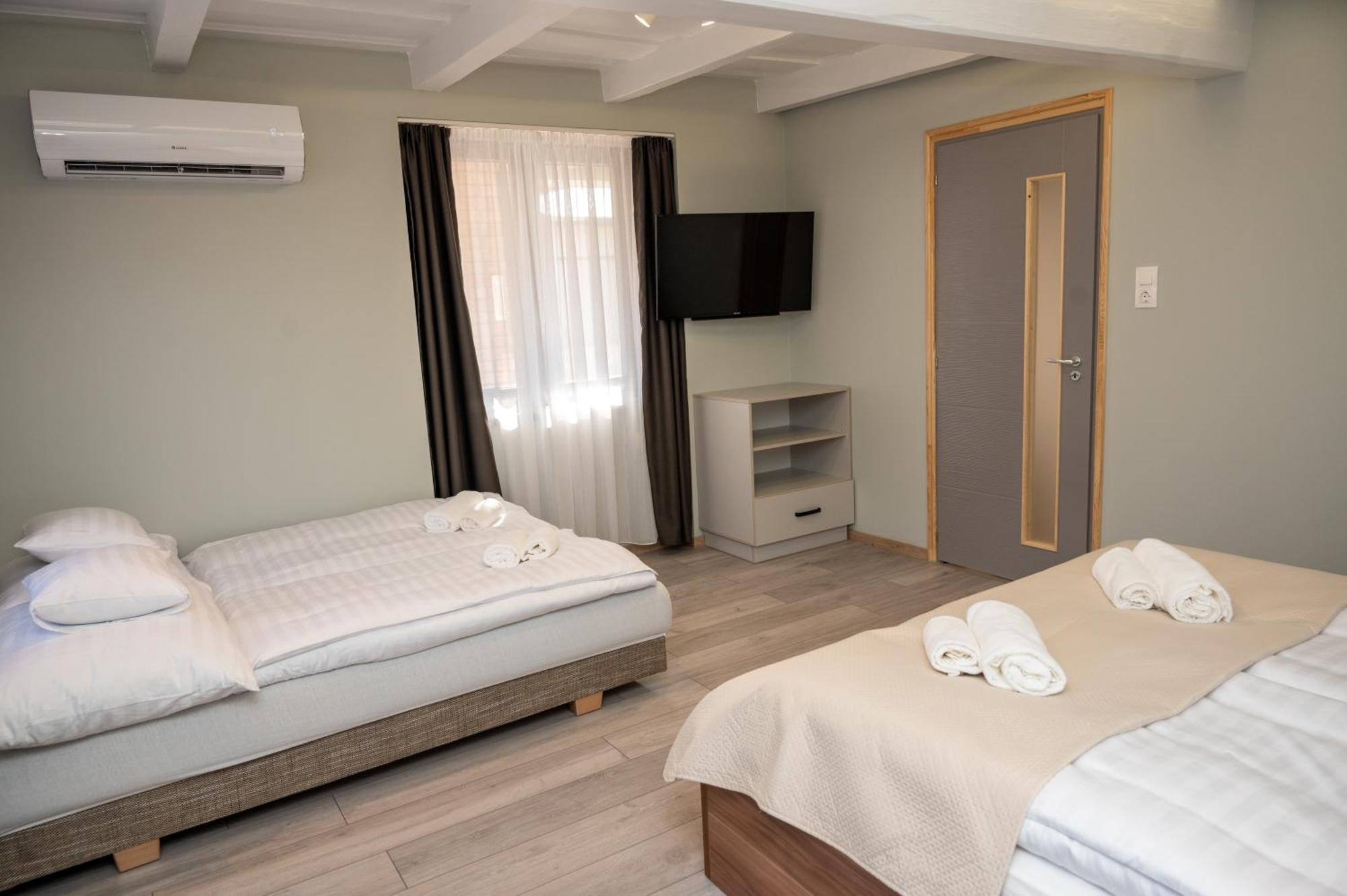 Tuenderkert Apartman ギュラ エクステリア 写真